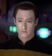 Data's eyes are blue, instead of the usual yellow, in an alternate reality.
