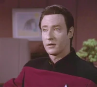 Data draagt een commando divisie uniform nadat Jellico hem tot XO benoemd had.