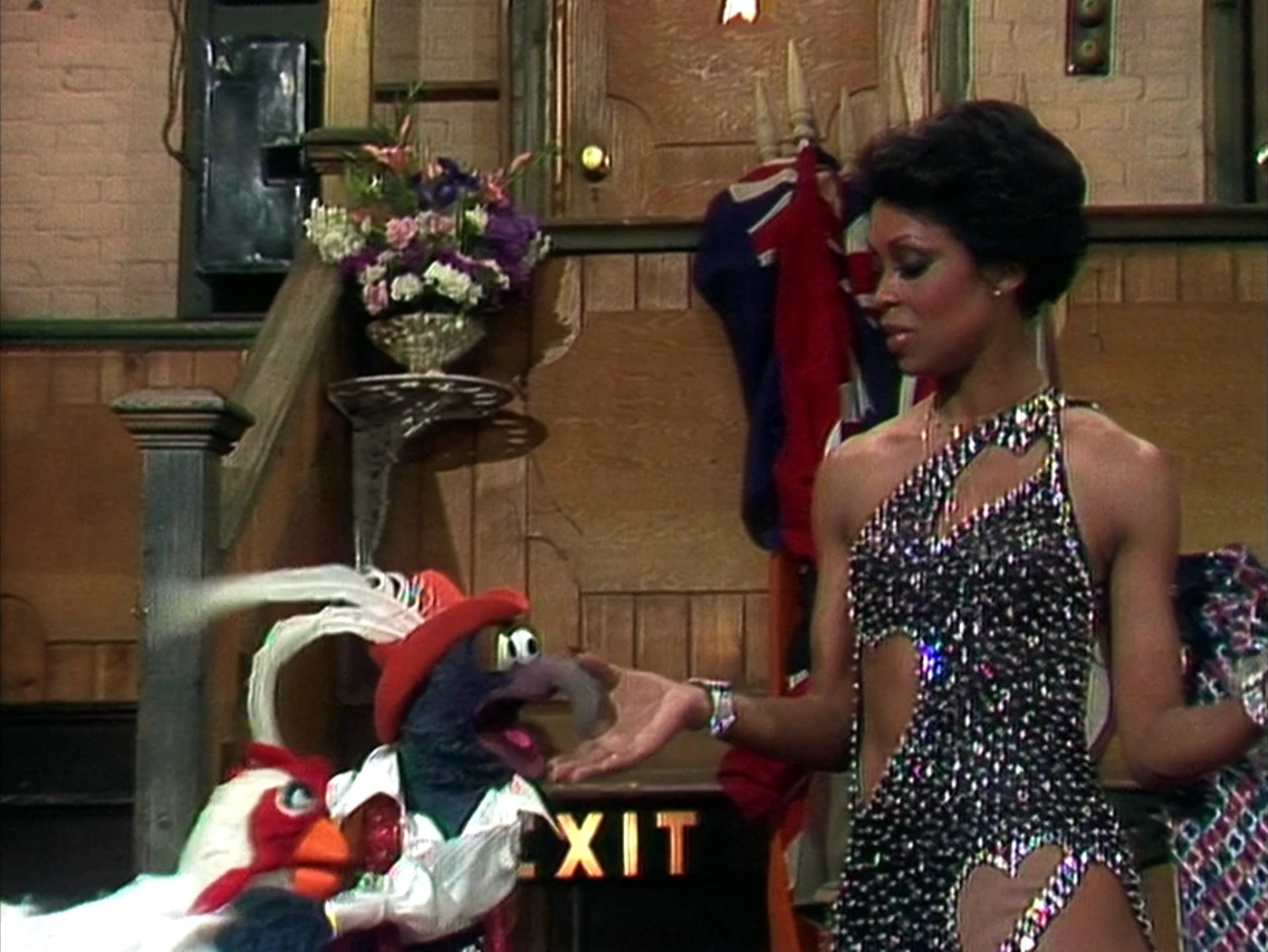 Lola Falana says goodbye to Gonzo.