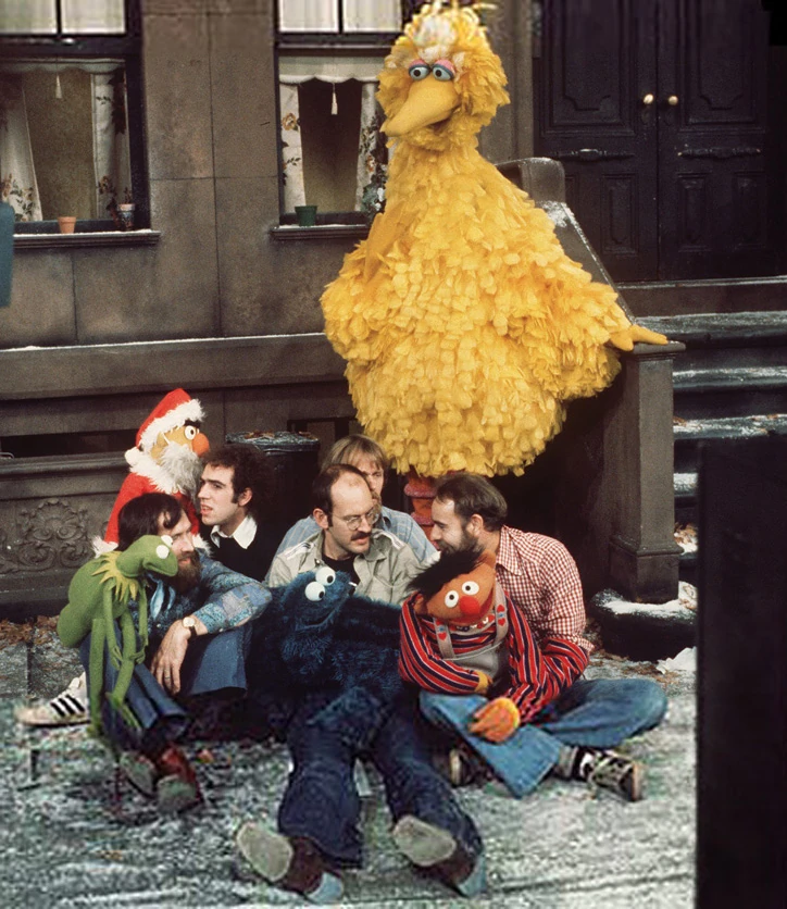 Muppeteers working on the floor during the taping of Peter Alexander präsentiert Spezialitäten.