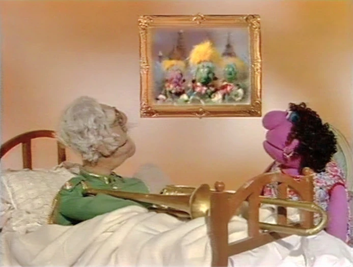 The Muppets perform "The Ying Tong Song" on The Muppet Show.