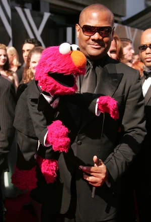 Kevin Clash and Elmo arrive at the 2007 Daytime Emmys.