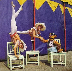 Fozzie and members of Cirque du Soleil