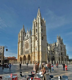 Cathedrals are a common sight in many major Rildanorian cities, such as the Cathédrale Notre-Dame de Arloux in Arloux, Morbanack.