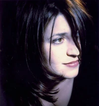 http://images2.wikia.nocookie.net/rock/gl/images/thumb/2/2c/Lisa_Harriton.jpg/200px-Lisa_Harriton.jpg