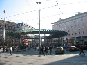 Station Homme de Fer (quais des lignes A et D&nbsp;; ceux des lignes B et C se trouvant sur la gauche de la photo).