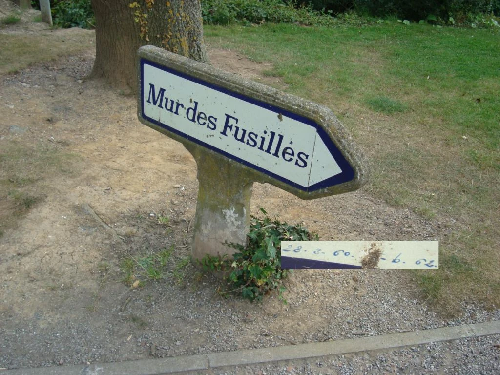 http://images2.wikia.nocookie.net/routes/images/8/85/Arras-Mur_des_fusill%C3%A9s3.jpg