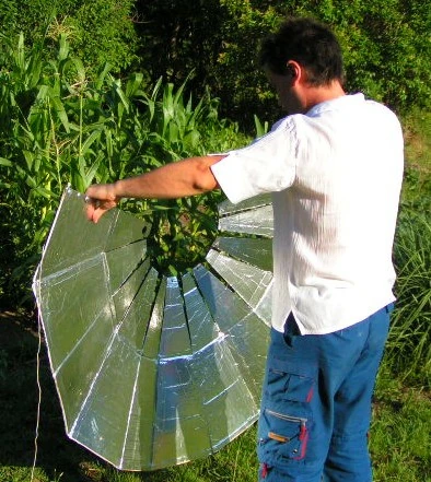 Image:Cocina_Solar_Parabólica_Plegable_1.JPG