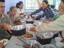 Image:Eating_solar_cooked_food_in_Vietnam.jpg