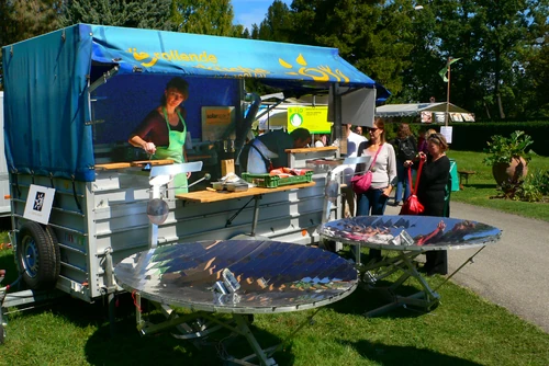 Michael Götz has taken his 'Crêperie Solaire' to many music festivals or ecology fairs where visitors get their first culinary experience with solar cooking.