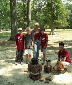 Paticia McArdle demonstrating solar cooking to Boy Scout troop 684 in Mt. Vernon, Va