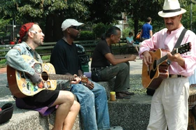 Full Frontal Buddha kwam meerdere maken optreden, waaronder een uur lang met Yusuf Islam
