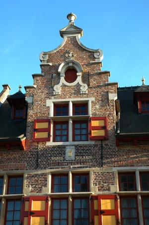 De bovenste verdiepingen van de zuidkant