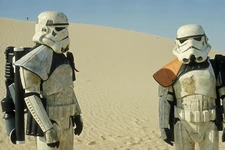 Felth and Captain Mod Terrik search the Dune Sea.