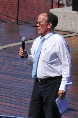 Martin Louw chairs the open air meeting at the V&A Waterfront at the end of March 2006. See Division D-74 for more details