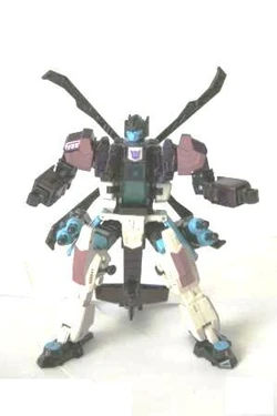Only 4 colours were used to create Energon Spinister, purple, light blue, black and my own cooler version of, er, pink