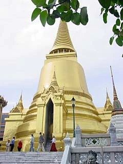 Image:Chedi-WatPhrakaew.jpg
