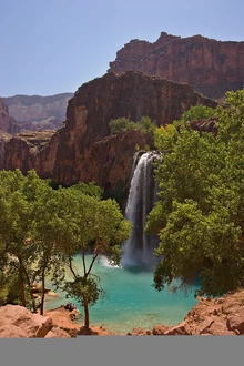 High concentrations of dissolved lime make the water of Havasu Falls appear turquoise.