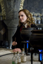 140px-Hermione_during_Potion_class_pic2.JPG