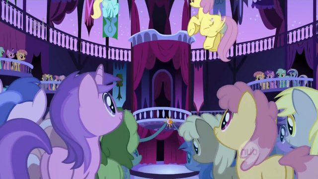 [Bild: 640px-Ponies_in_the_town_hall_S1E01.png]