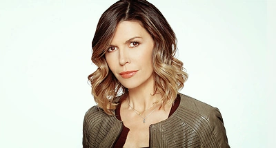 Finola_Hughes_as_Anna_(1).png