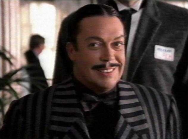 Tim_Curry_es_Homero_Addams.jpg