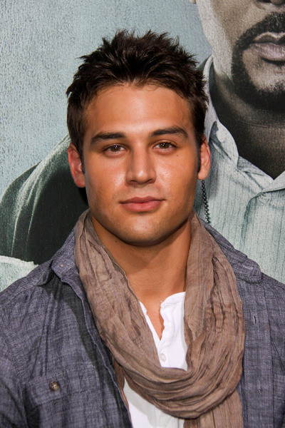 Image - Ryan-guzman-87.jpg - Pretty Little Liars Wiki